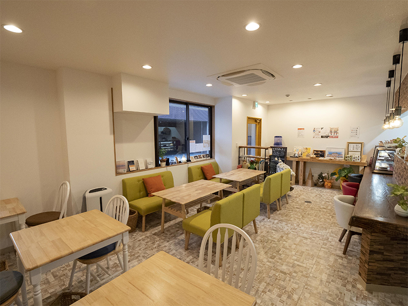 カフェ スマイル コラット 店内